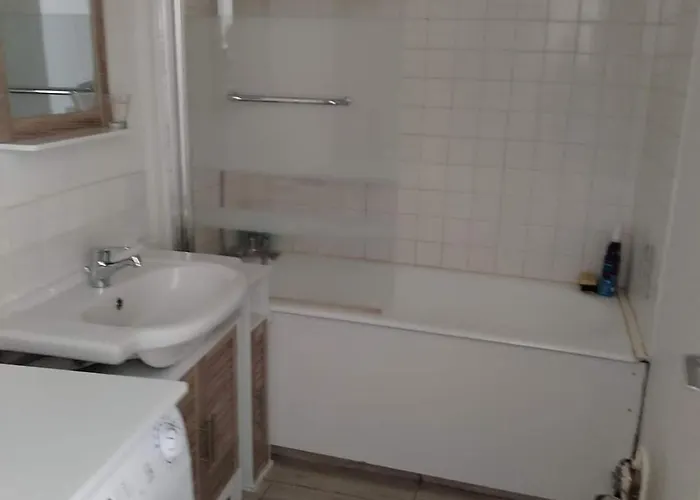 Dans Immeuble Tranquille Lägenhet *